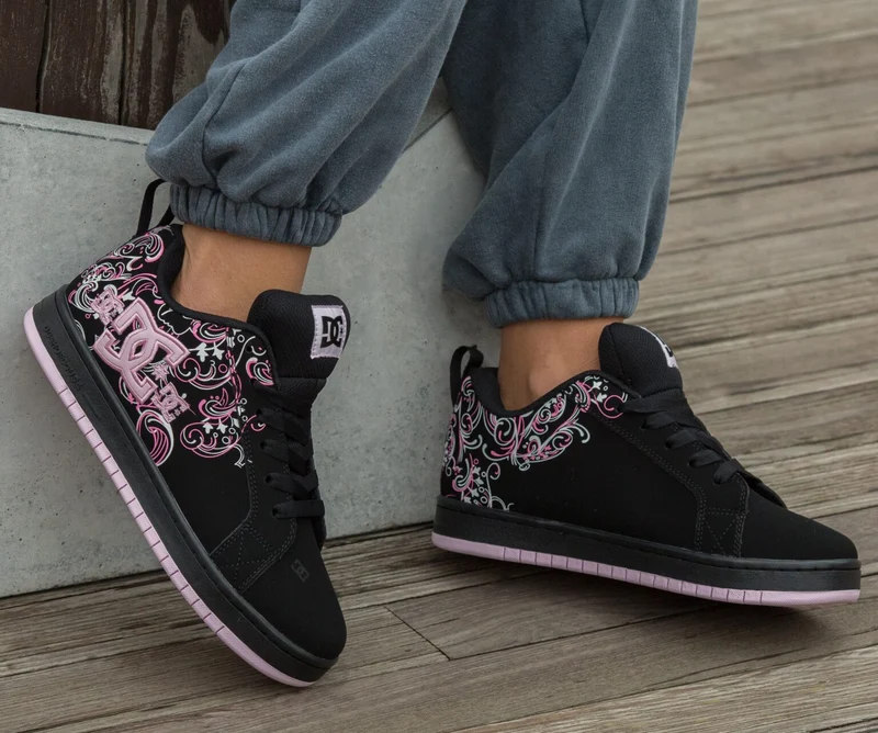 DC Court Graffik Black Pink Sabbath
