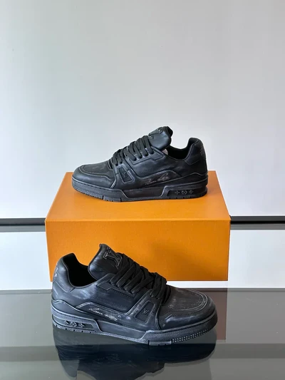 LV *Trainer - Black