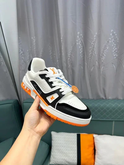 LV *Trainer