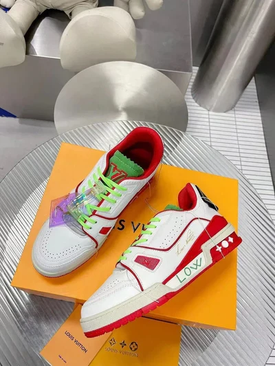 LV *Trainer