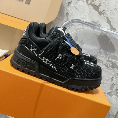 LV *Trainer - Maxi Black Crystals