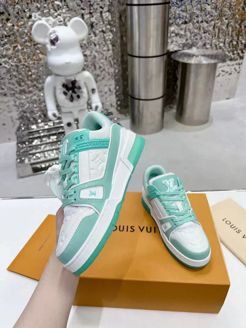 LV *Trainer