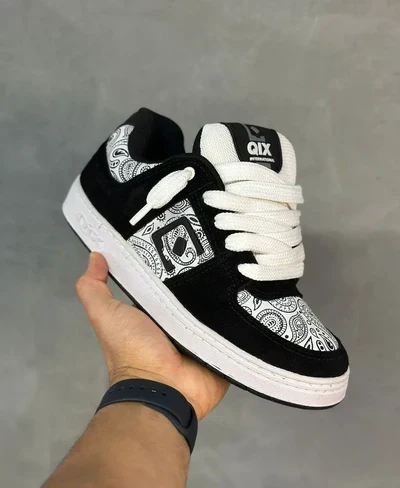 Qix 90s OG Branco/Preto