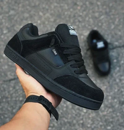 Qix AM All Black