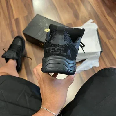 Tesla Nine All Black