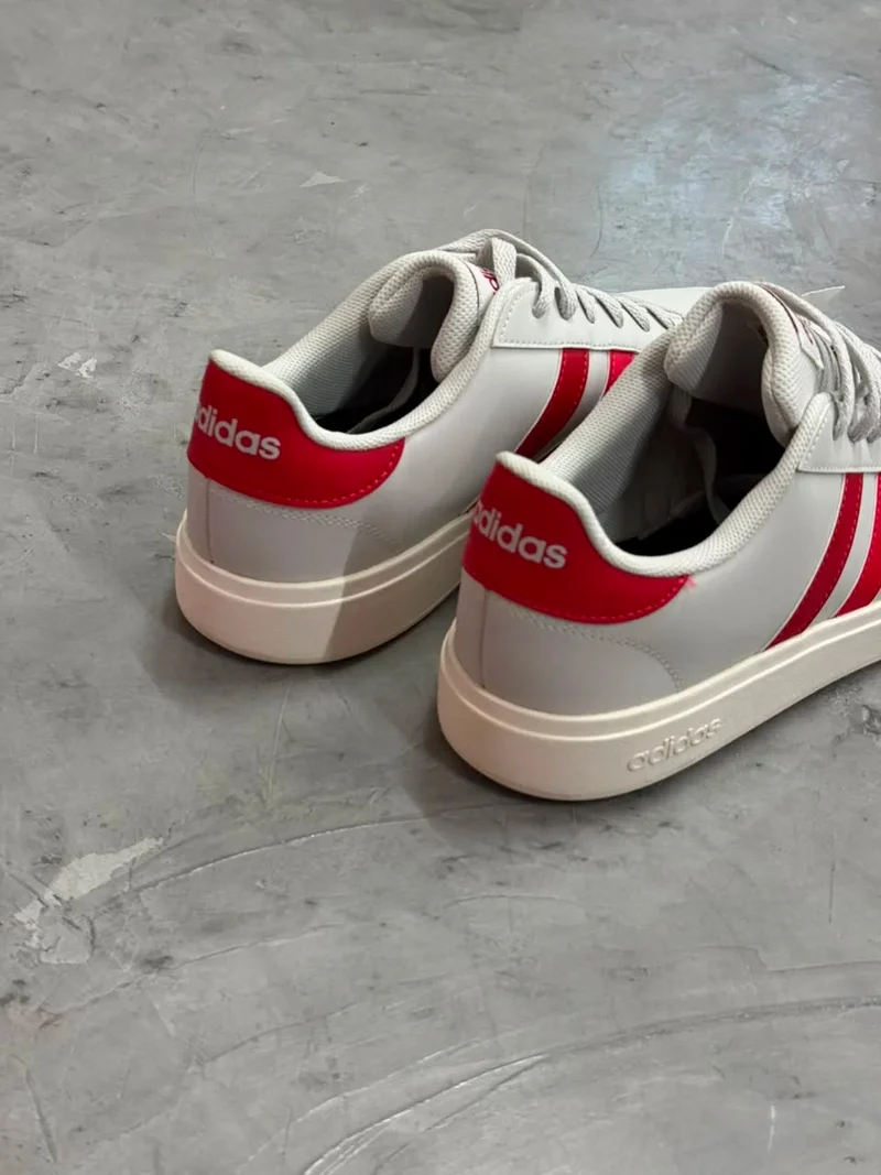 TÊNIS ADIDAS GRAND COURT 2.0 (CINZA/VERMELHO)